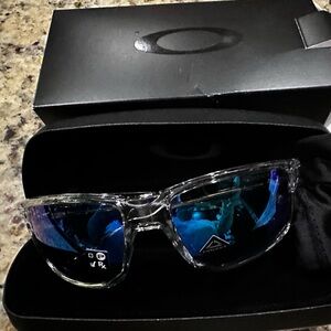Oakley sunglasses brand new in the box comes with everything pictured
